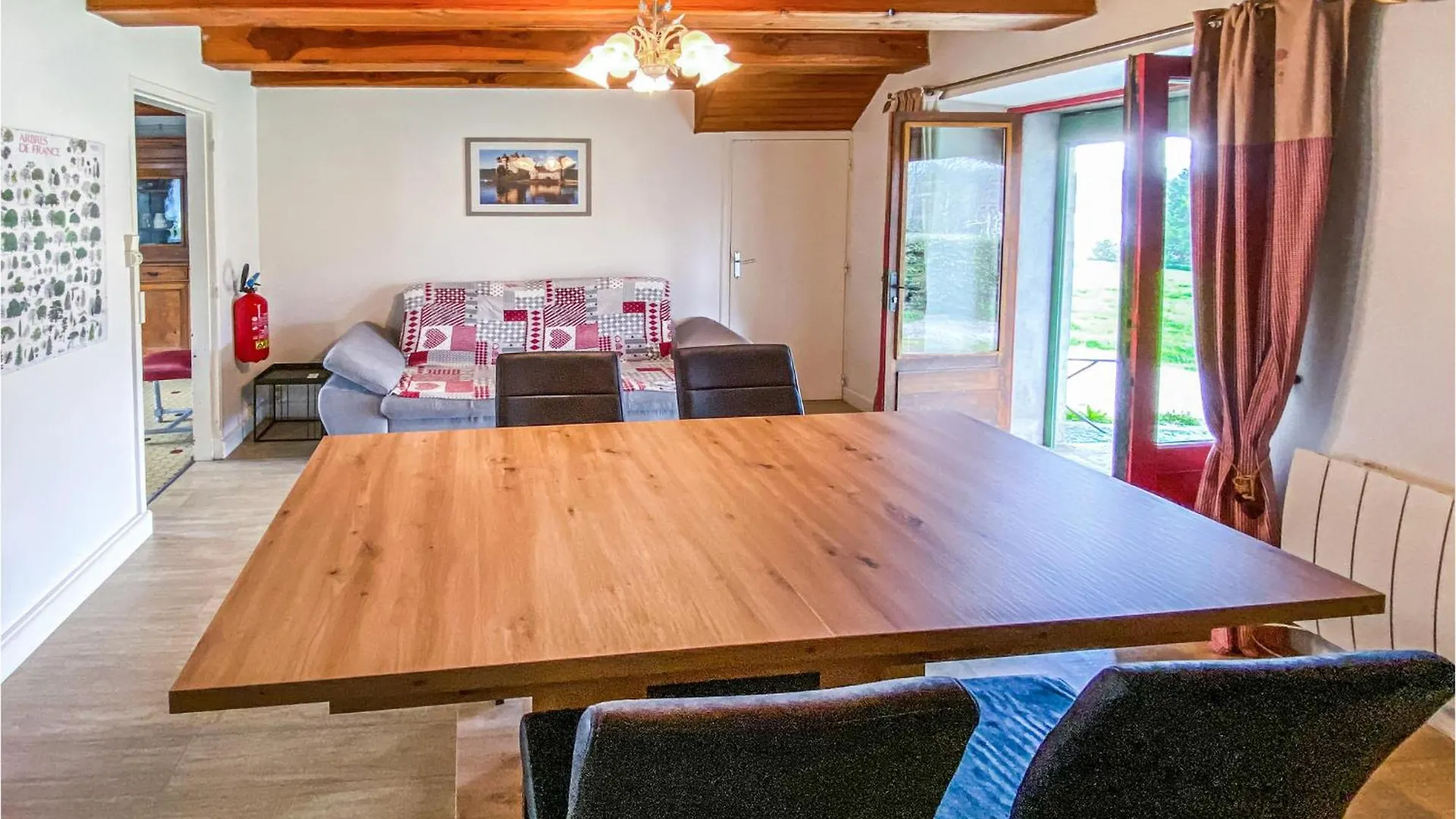 2 Bedroom Cozy Home In Beaulieu Beaulieu  Holiday home Beaulieu (Cantal)