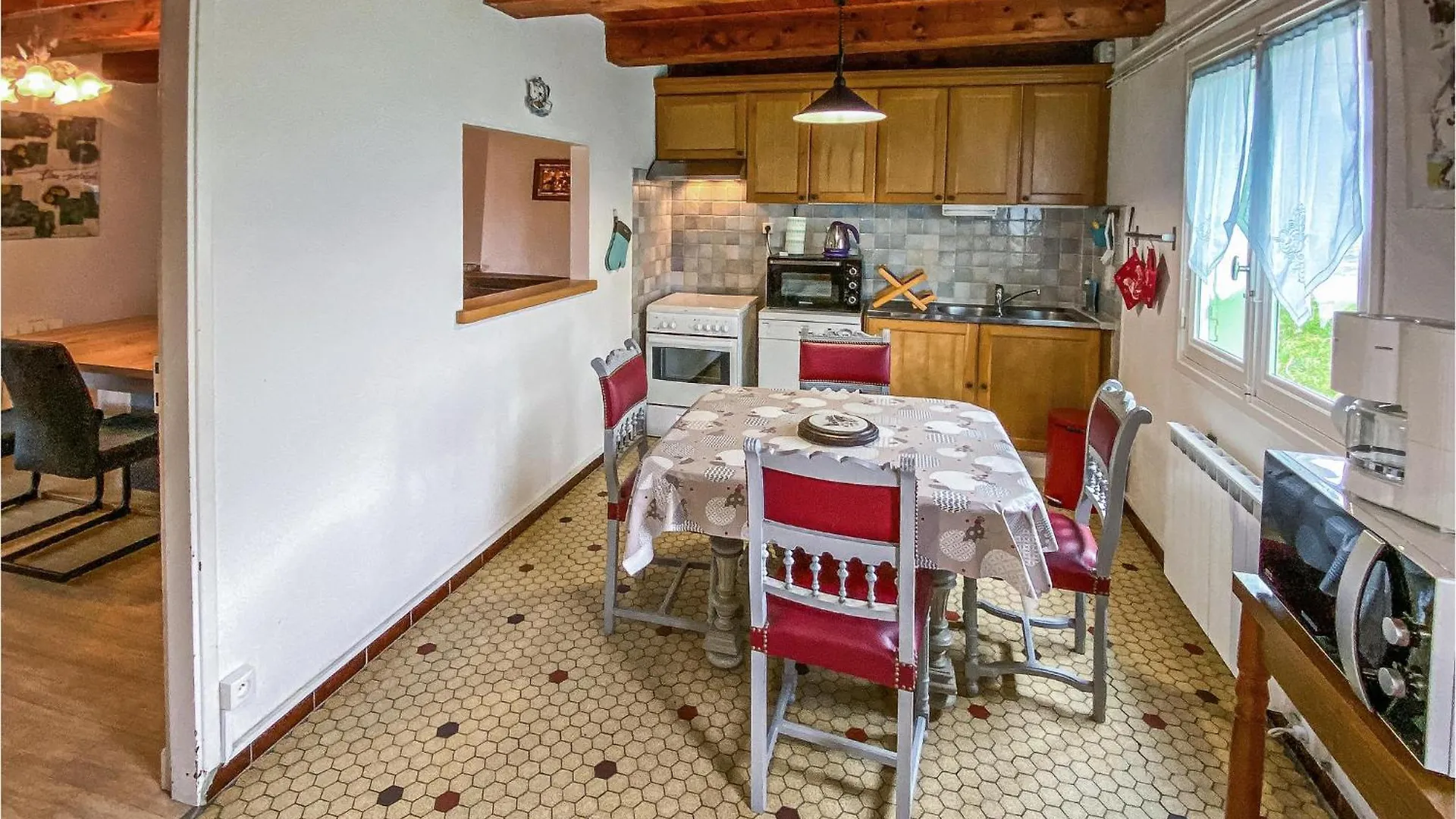 2 Bedroom Cozy Home In Beaulieu Beaulieu  Holiday home